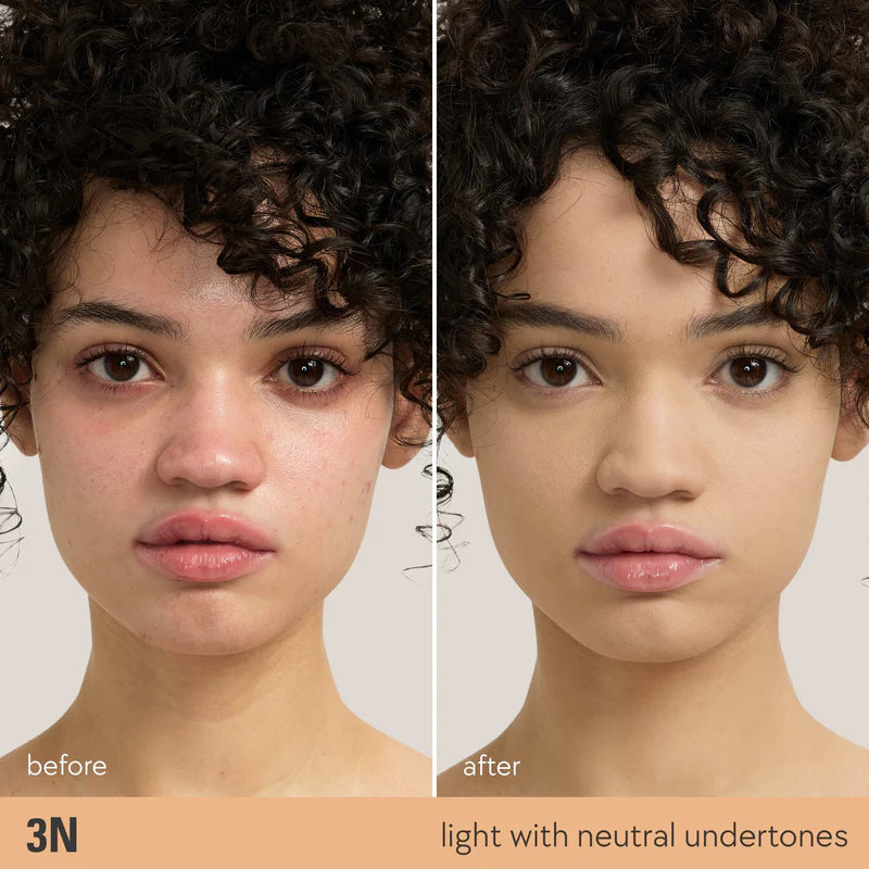 Kylie Natural Blur Powder Foundation